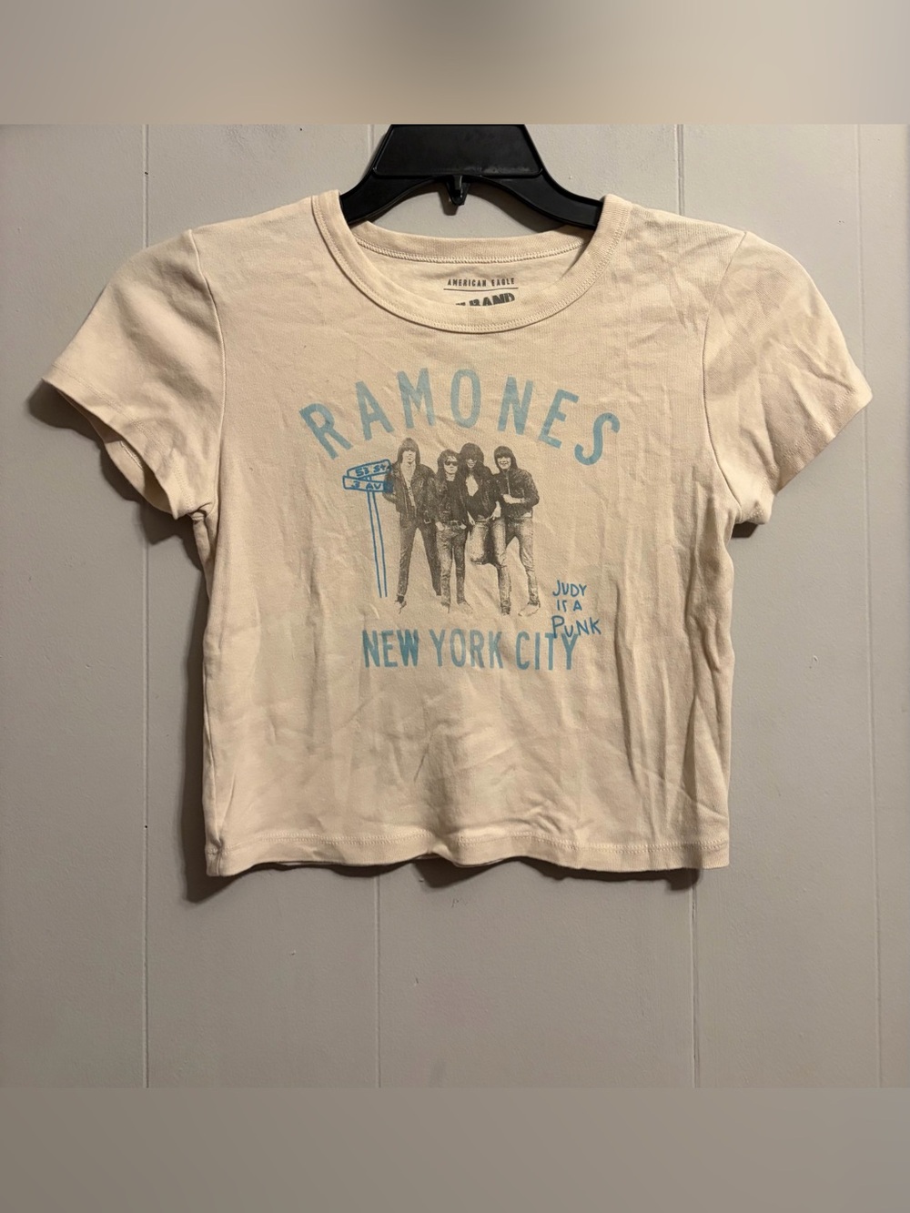 American Eagle Outfitters Cream Band Tee Ramones Cropped